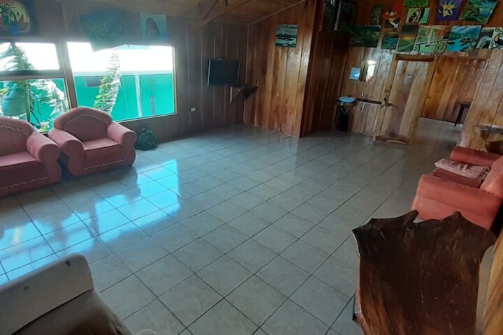 Lounge 64 of 86