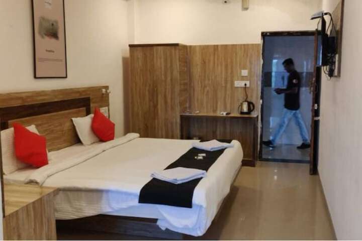 Room 12 of 31