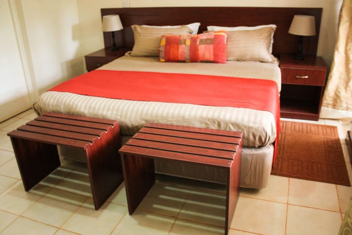 Room 4 of 6