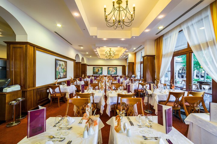 Dining 92 of 173