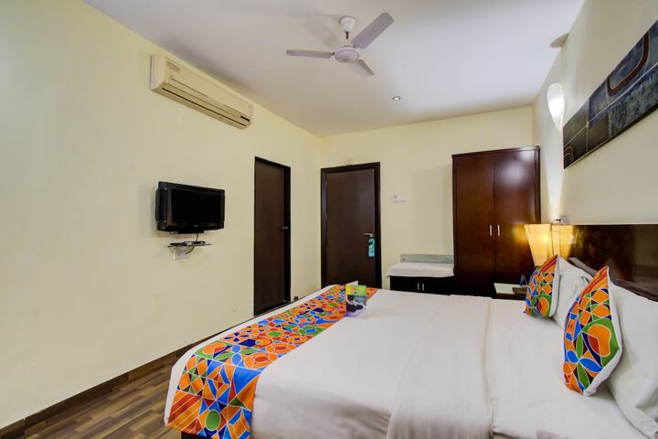 Room 8 of 16