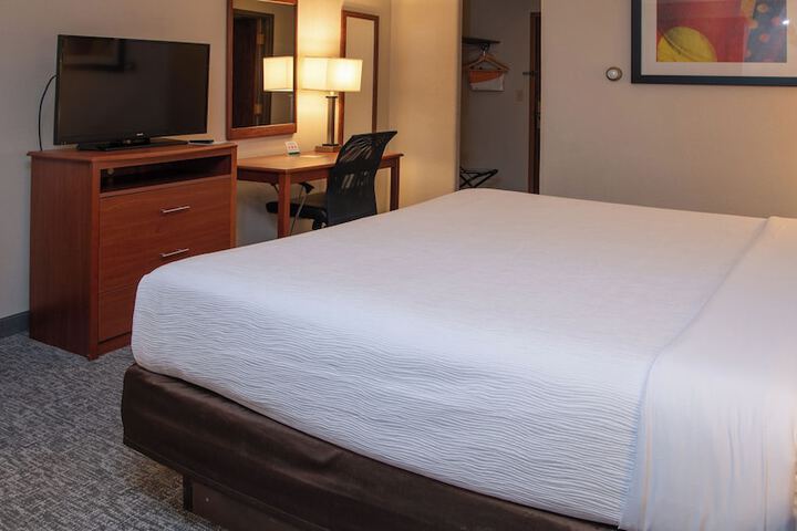 1 King Bed (5 of 6)