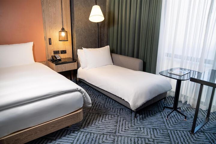 Room 32 of 127
