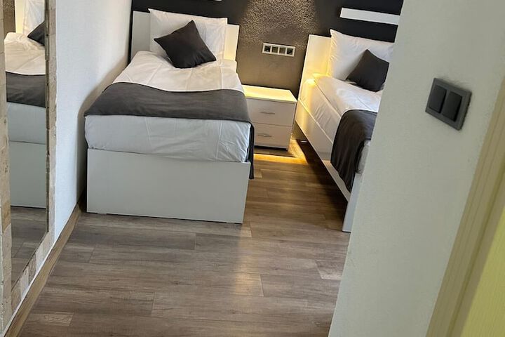 Room 10 of 36