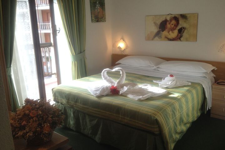 Room 5 of 34