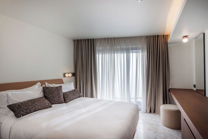 Room 2 of 47