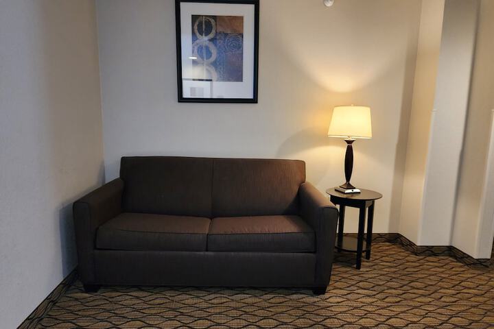 Room 7 of 32