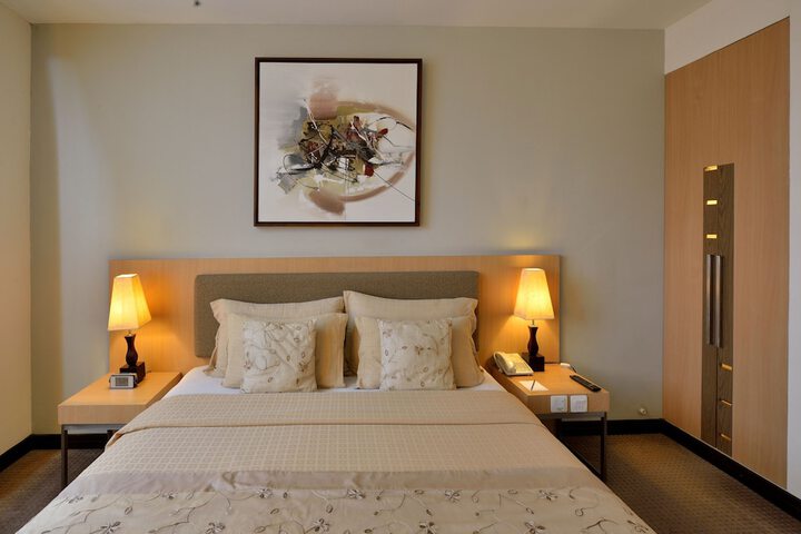 Room 6 of 35