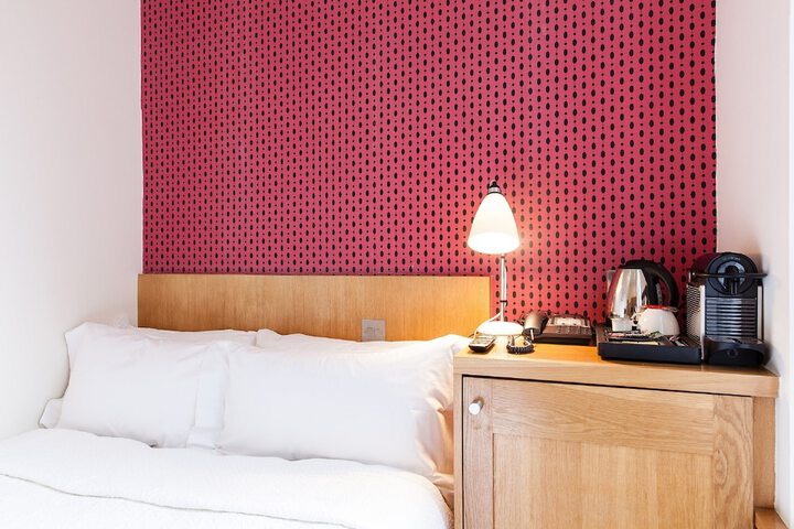 Room 18 of 100