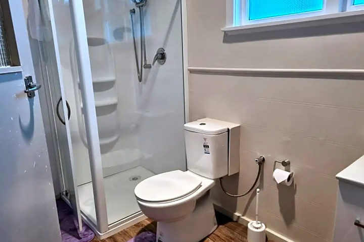 Room 7 of 18