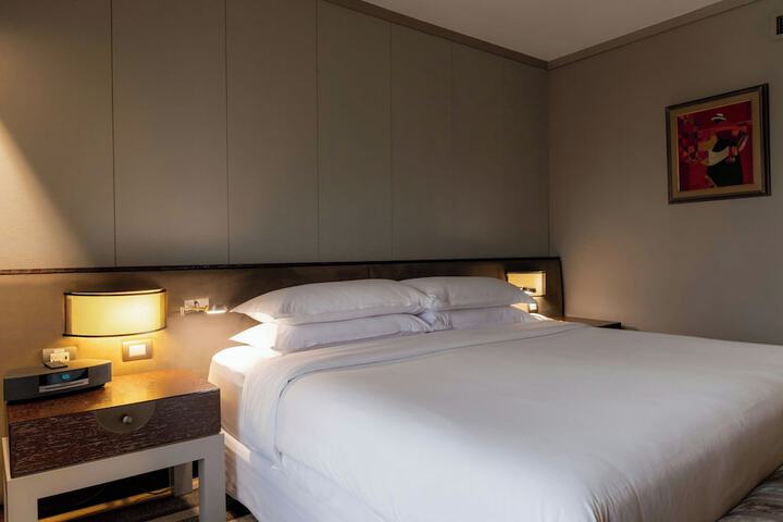 Room 42 of 112