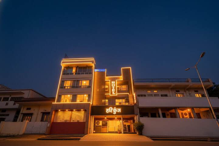 FabHotel Hari Kunj 900 m from Kashi Vishwanath Temple