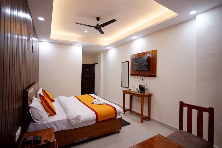 Room 5 of 13