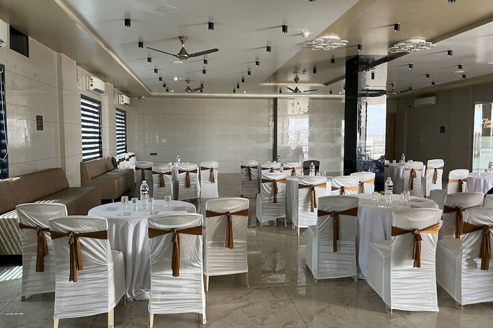 Ballroom/Hall 55 of 65
