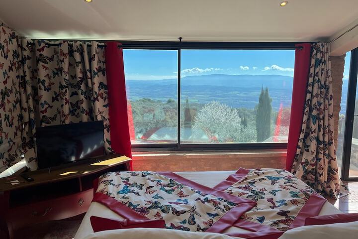 Room 28 of 112