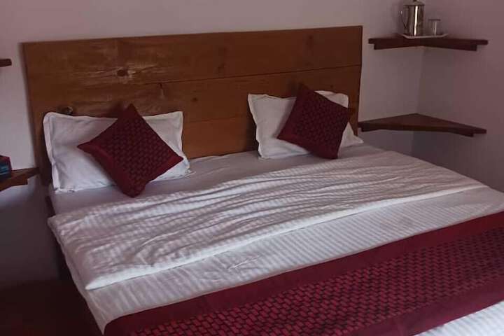 Room 8 of 33