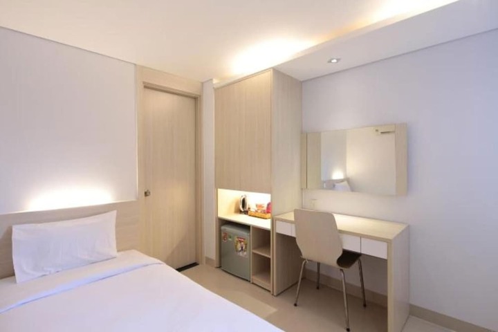 Room 17 of 36