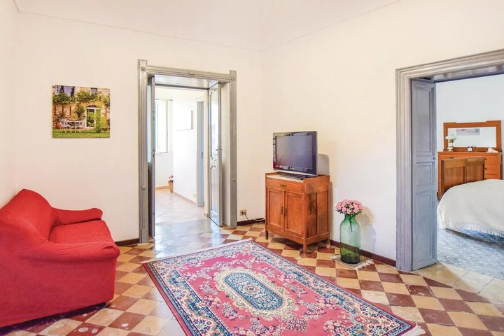 Room 4 of 11