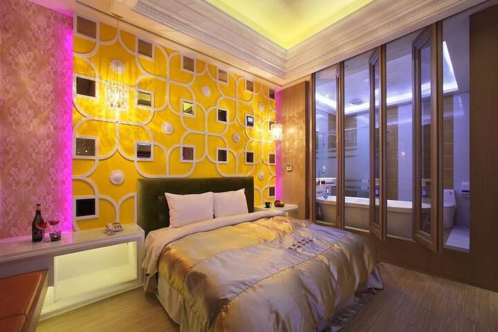 Room 12 of 32