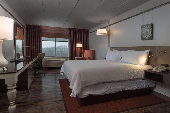 1 King Bed (1 of 15)