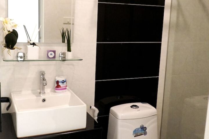 Room 15 of 33