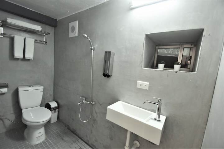 Room 32 of 47