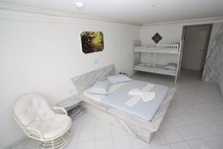 Room 15 of 40
