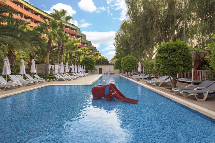 Hotel Pool