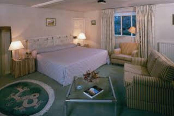 Whitehall Hotel