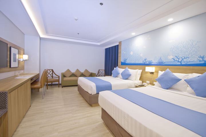 Room 10 of 33