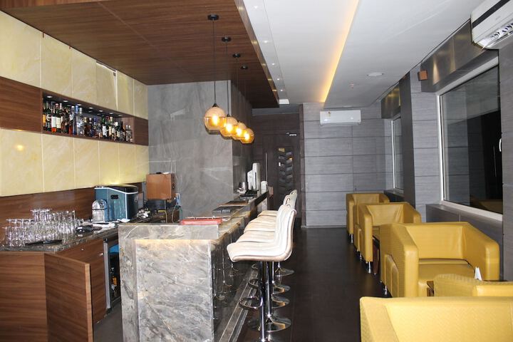 Lounge 53 of 85