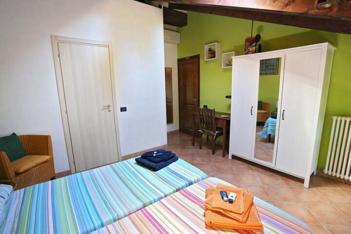 Room 7 of 16