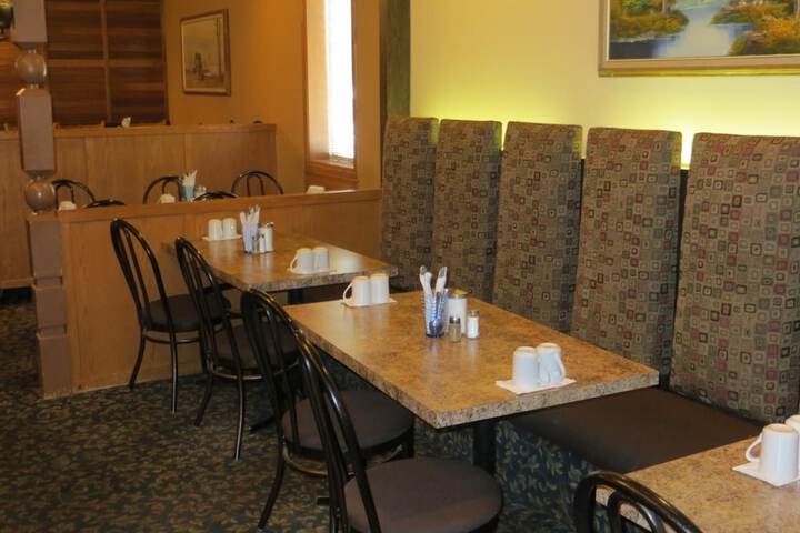 Dining 34 of 63