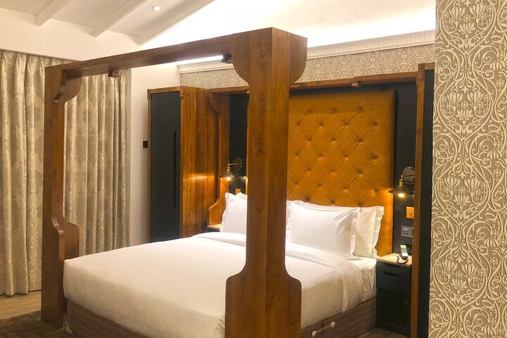 Room 12 of 50