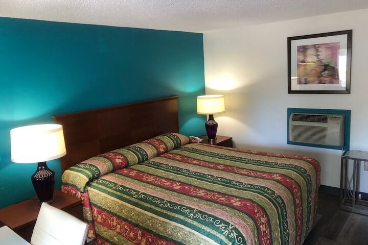 1 King Bed (9 of 9)