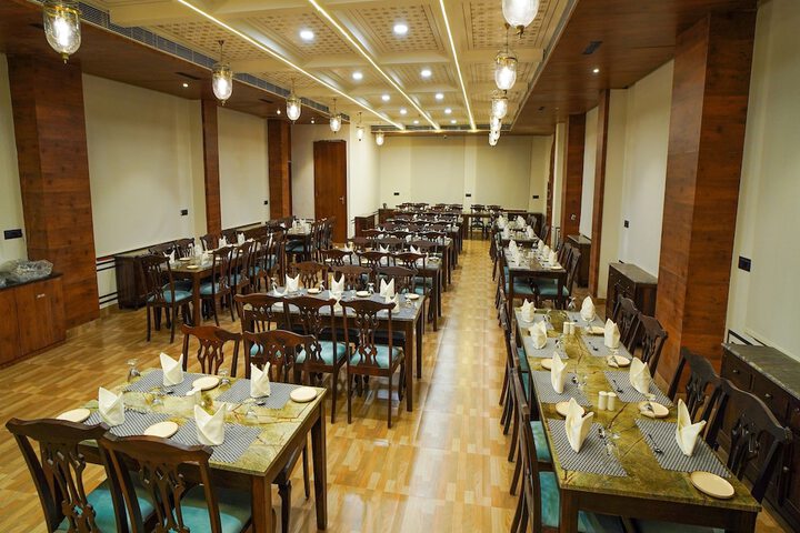 Dining 43 of 47