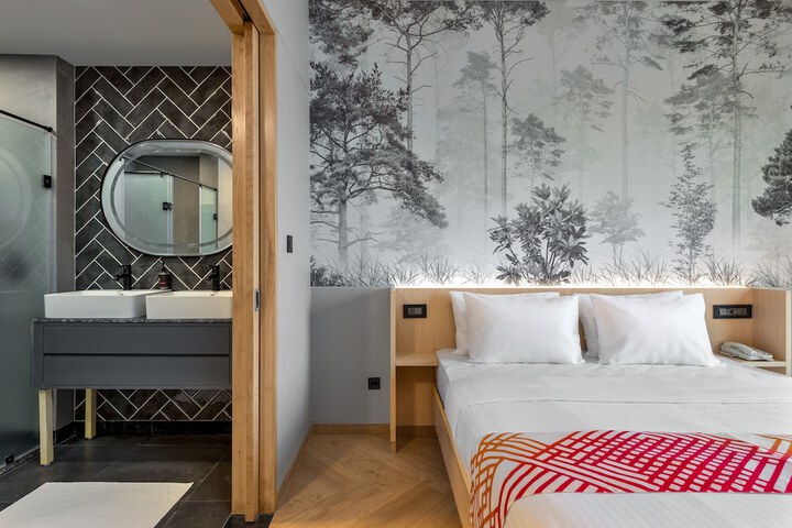 Room 15 of 80