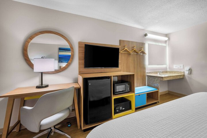 1 King Bed Mobility Accessible (4 of 19)