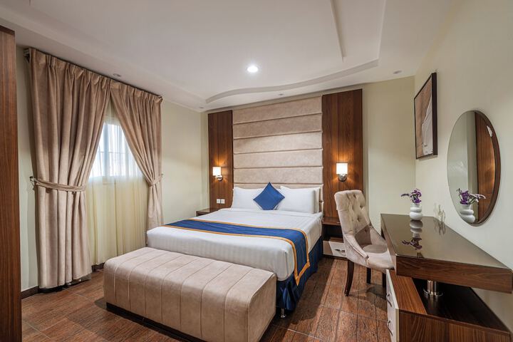 Room 7 of 18