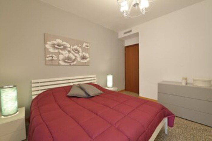 Room 30 of 34