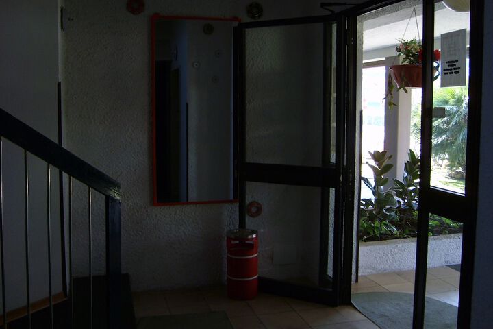 Check-in/check-out kiosk