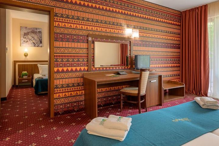 Room 30 of 98