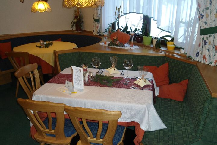 Dining 6 of 23