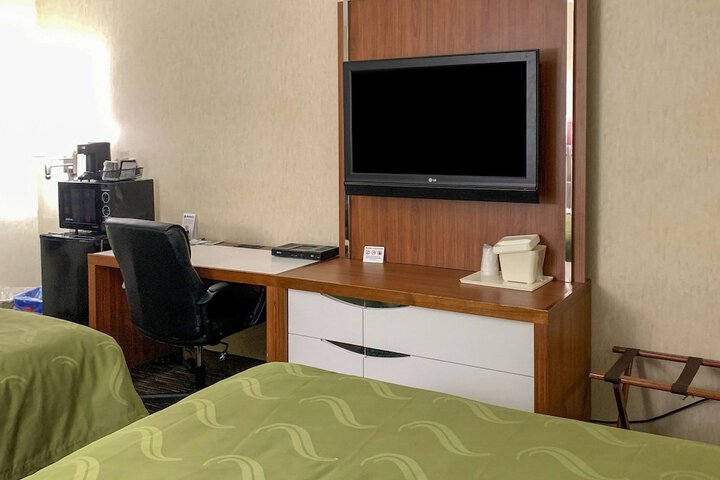 2 Double Beds (1 of 6)