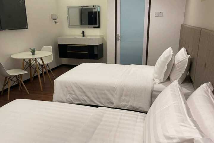 Room 14 of 80