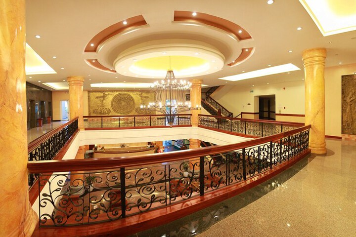 Ballroom/Hall 37 of 43