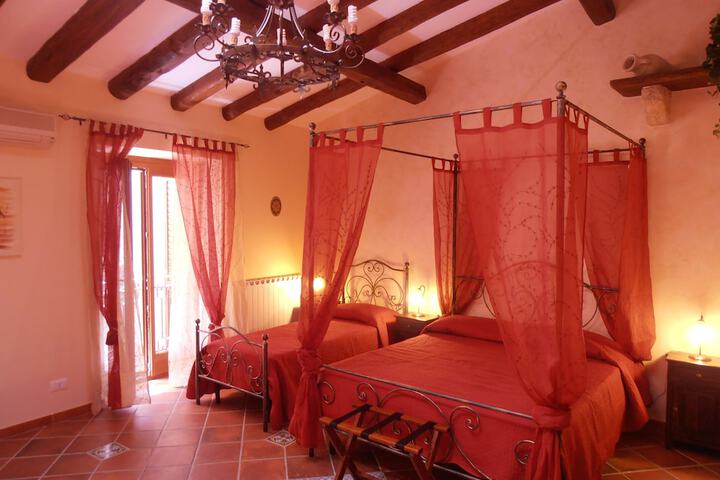 Room 5 of 63