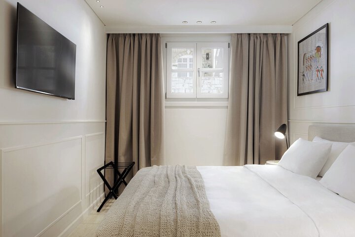 Room 27 of 43
