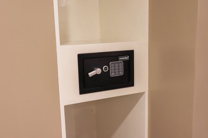 Room 16 of 31