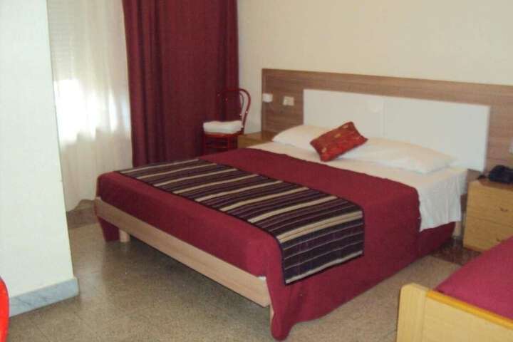 Room 6 of 37